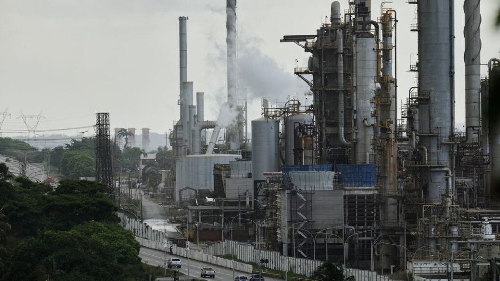 venezuela - petrelaio - oil refinery
